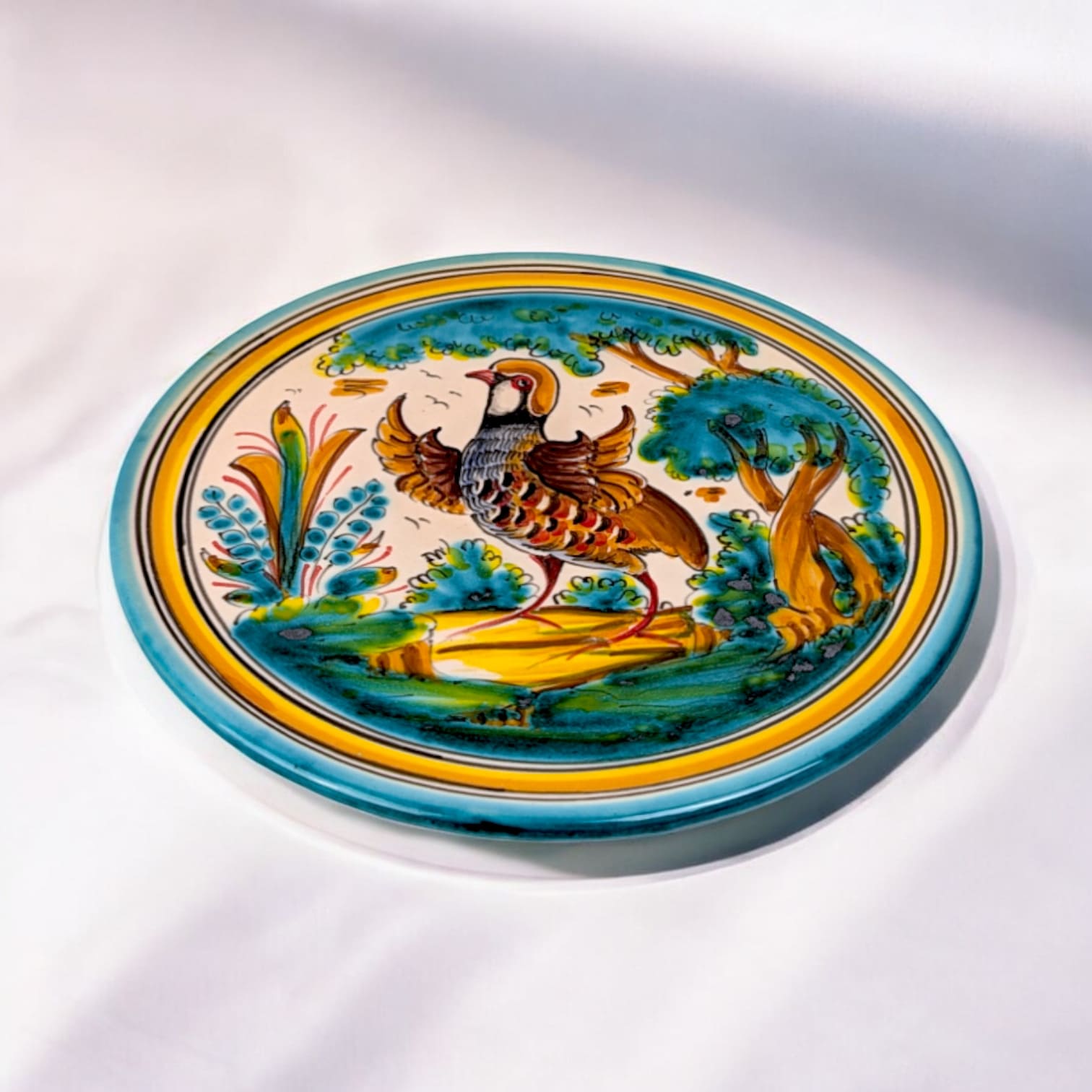 Alternative view of Plato de "Montería de Puente" 24 cm (Perdiz con alas abiertas)